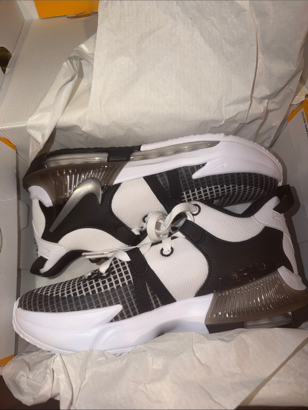BRAND NEW Nike Boy’s Black and White Air-Enhanced Trainer Sneakers